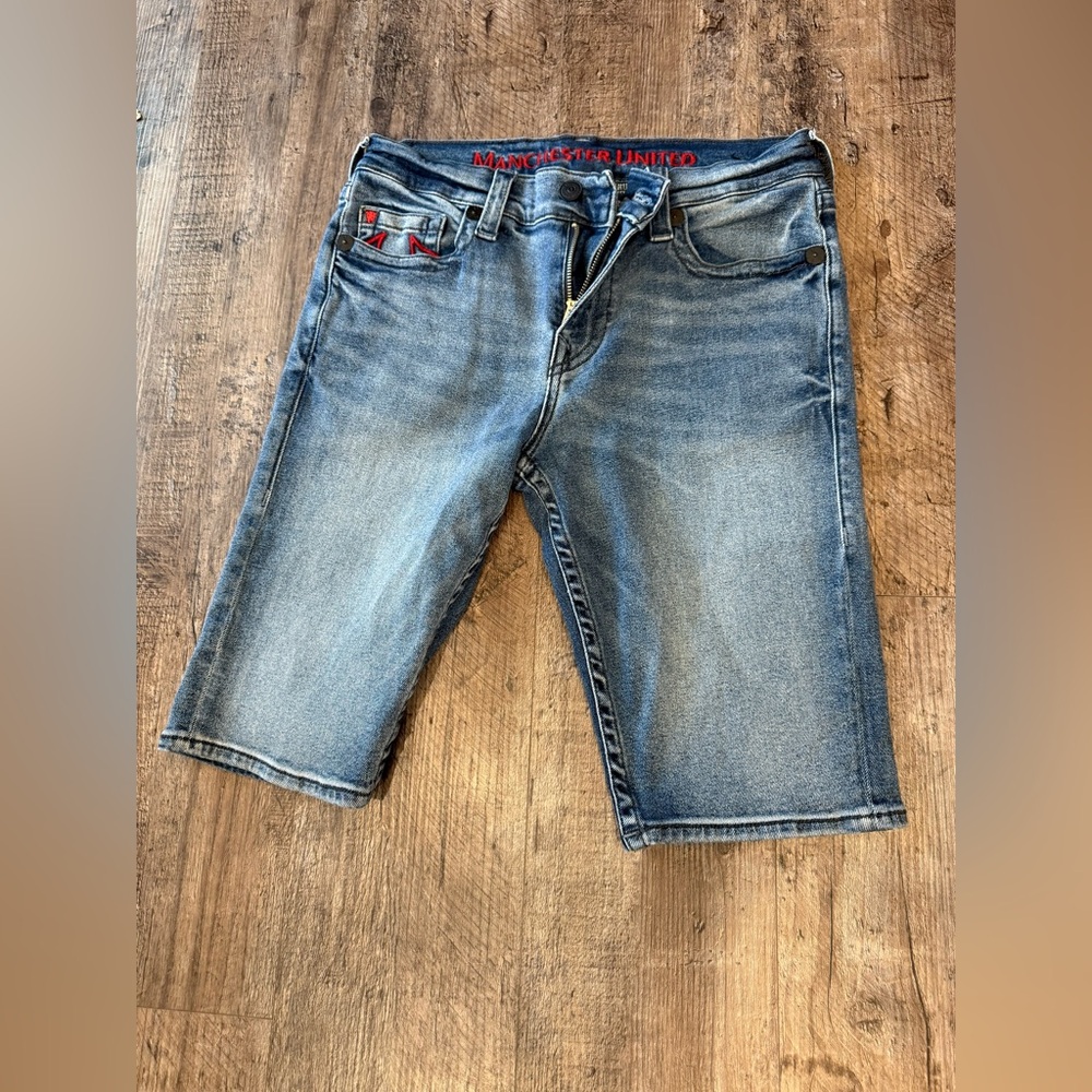 Men's True Religion X Manchester United Geno Denim Jean Shorts | Size 32 - Picture 4 of 7